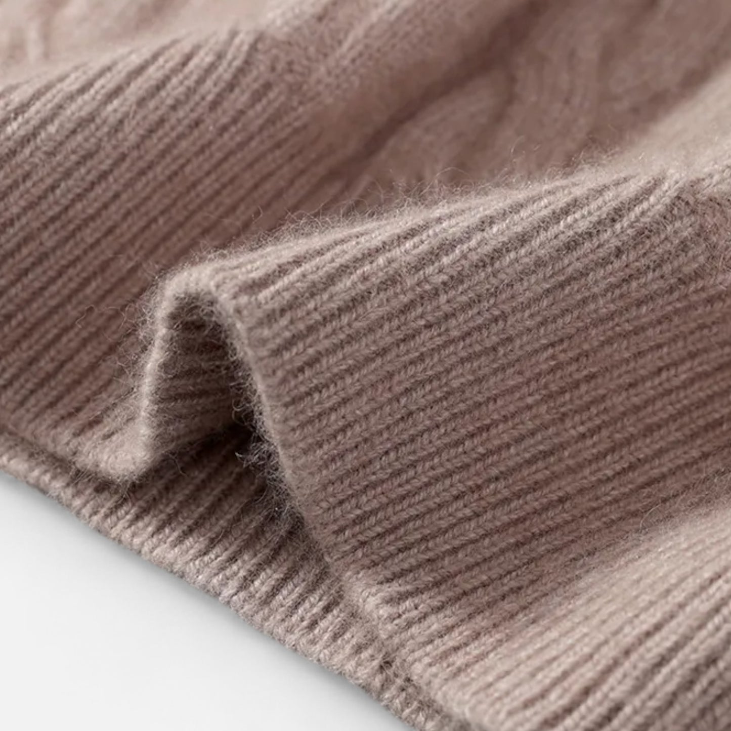 Chardon | Men’s Cable Knit Round Neck Pullover